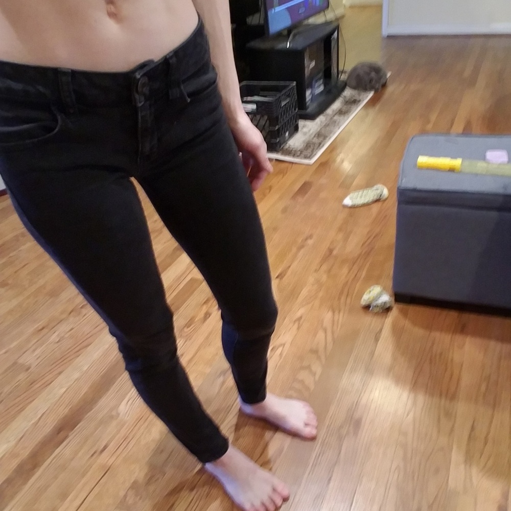 Black AE low rise jeggings, 4 short